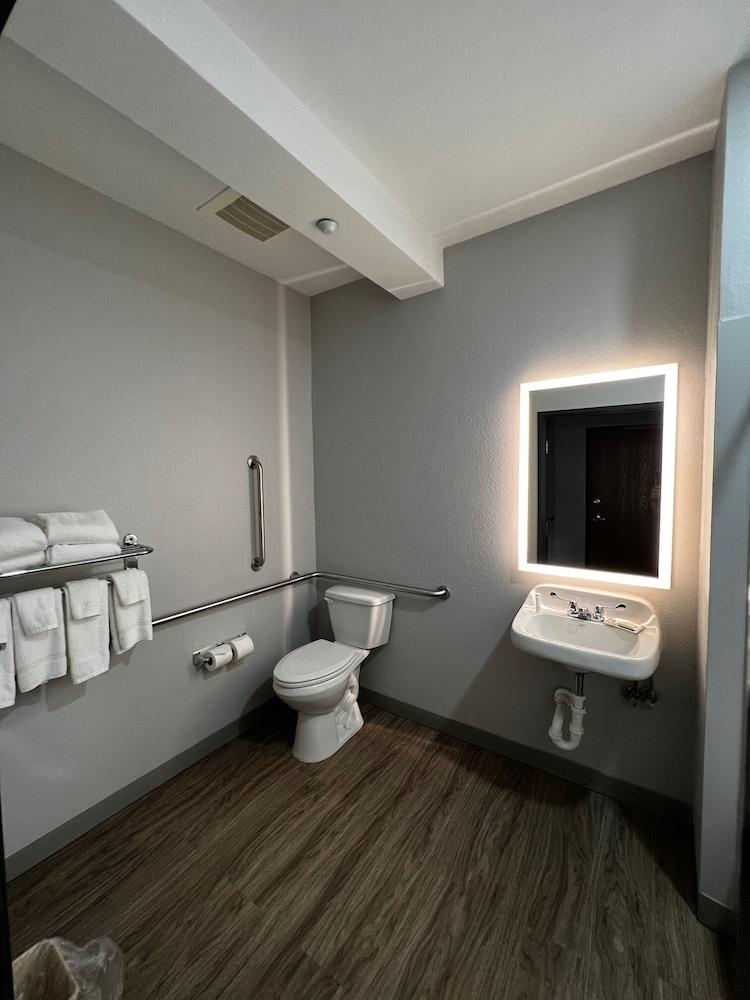 Microtel Inn And Suites By Wyndham Опеліка Екстер'єр фото