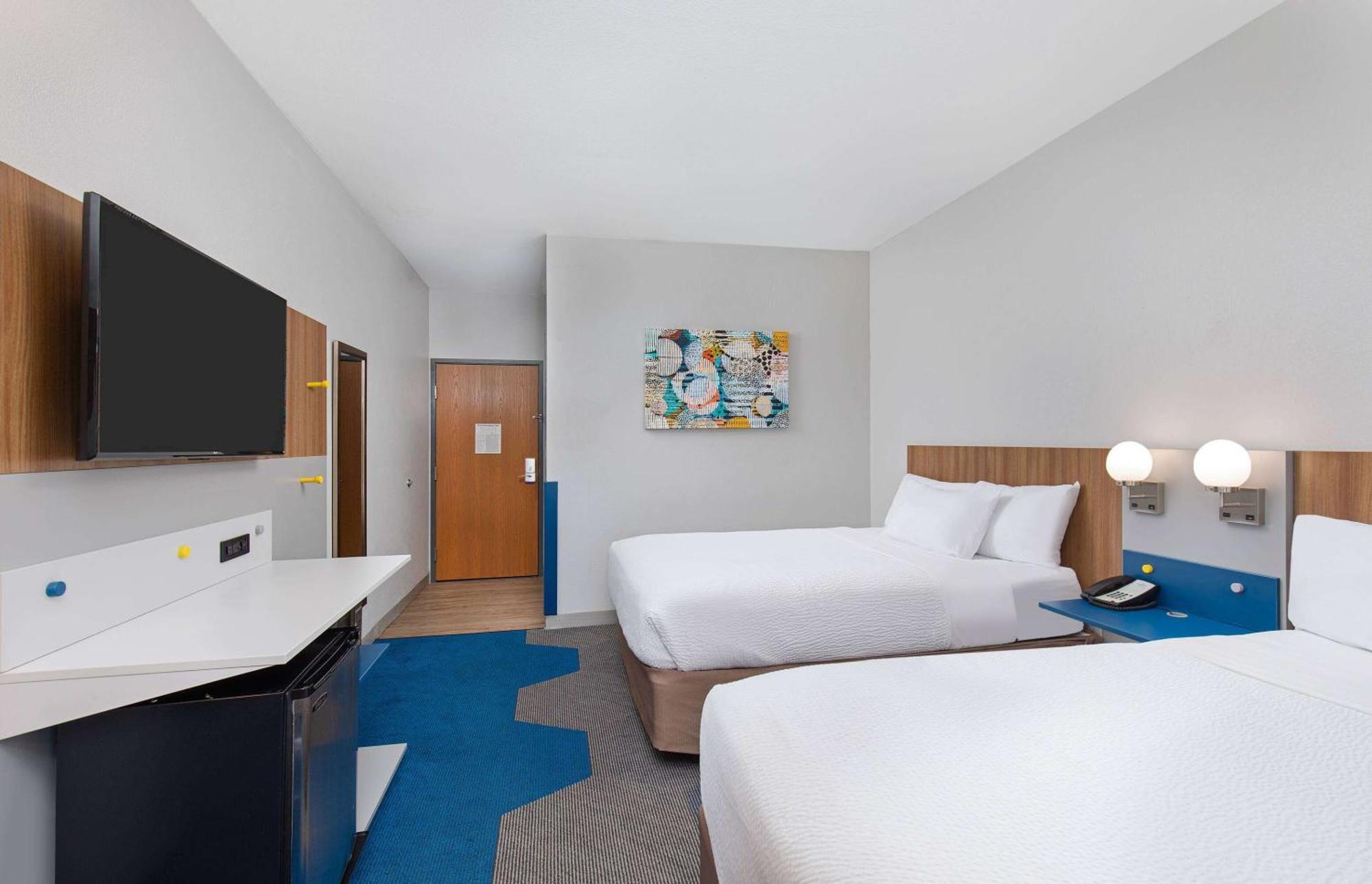 Microtel Inn And Suites By Wyndham Опеліка Екстер'єр фото